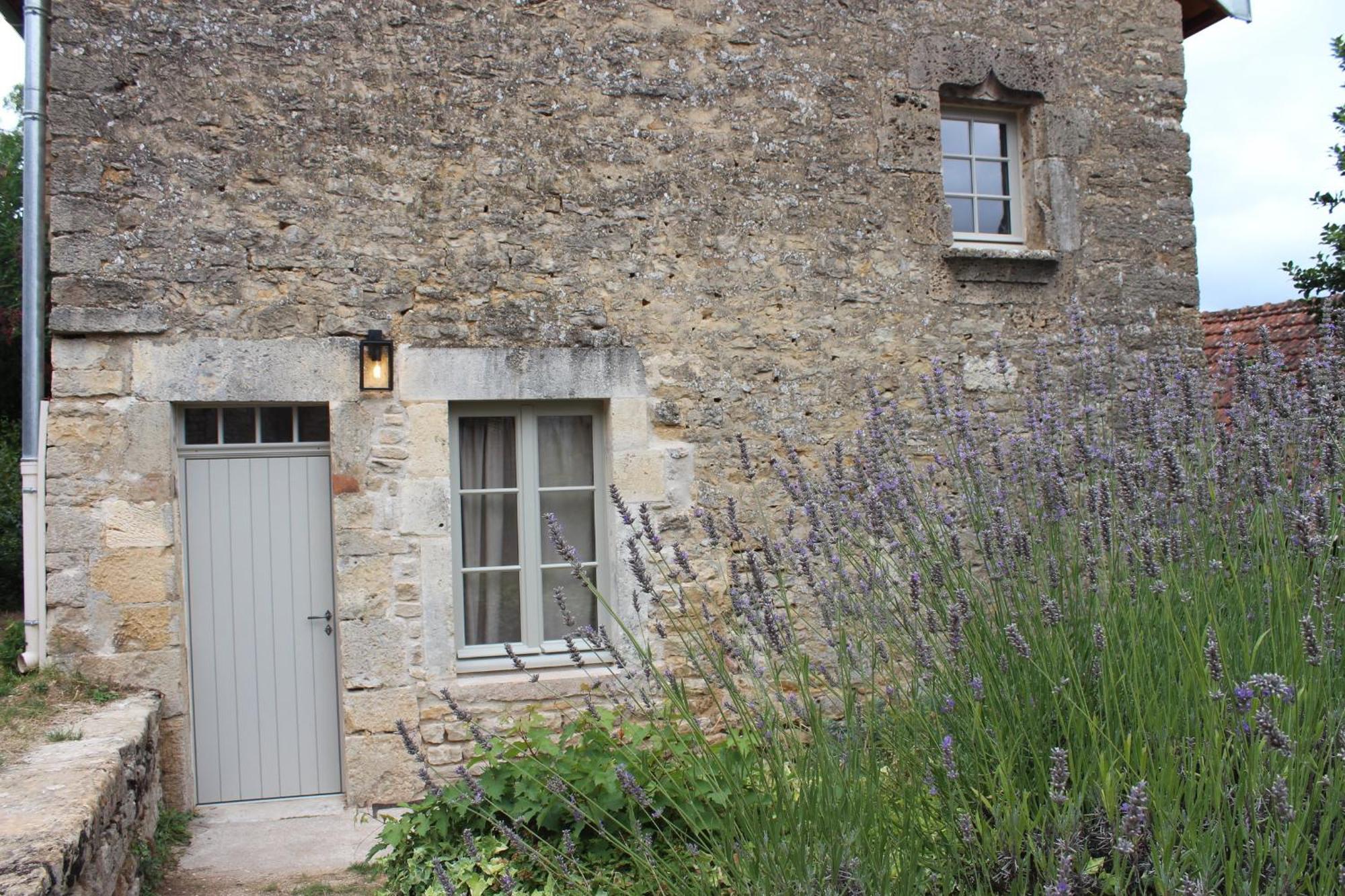 Chateauneuf Suites Dış mekan fotoğraf