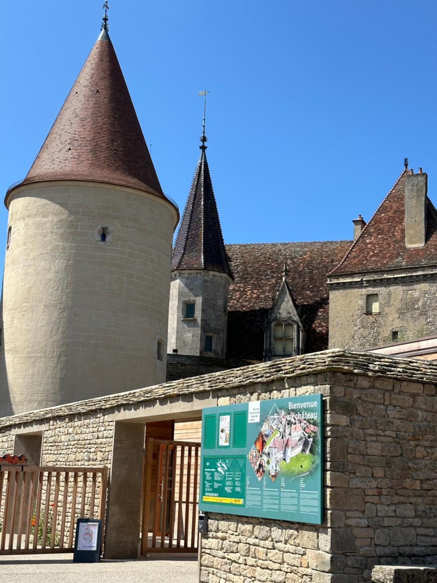 Chateauneuf Suites Dış mekan fotoğraf