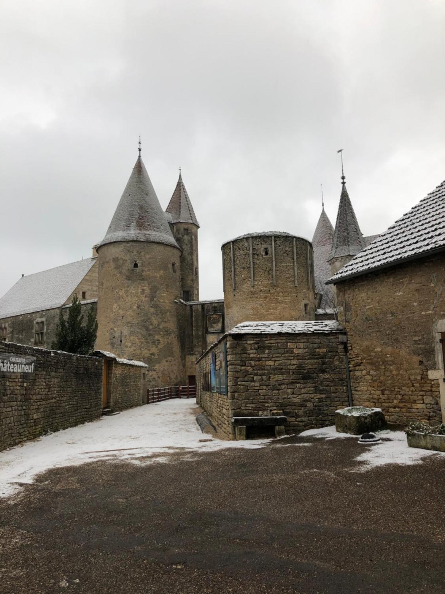 Chateauneuf Suites Dış mekan fotoğraf